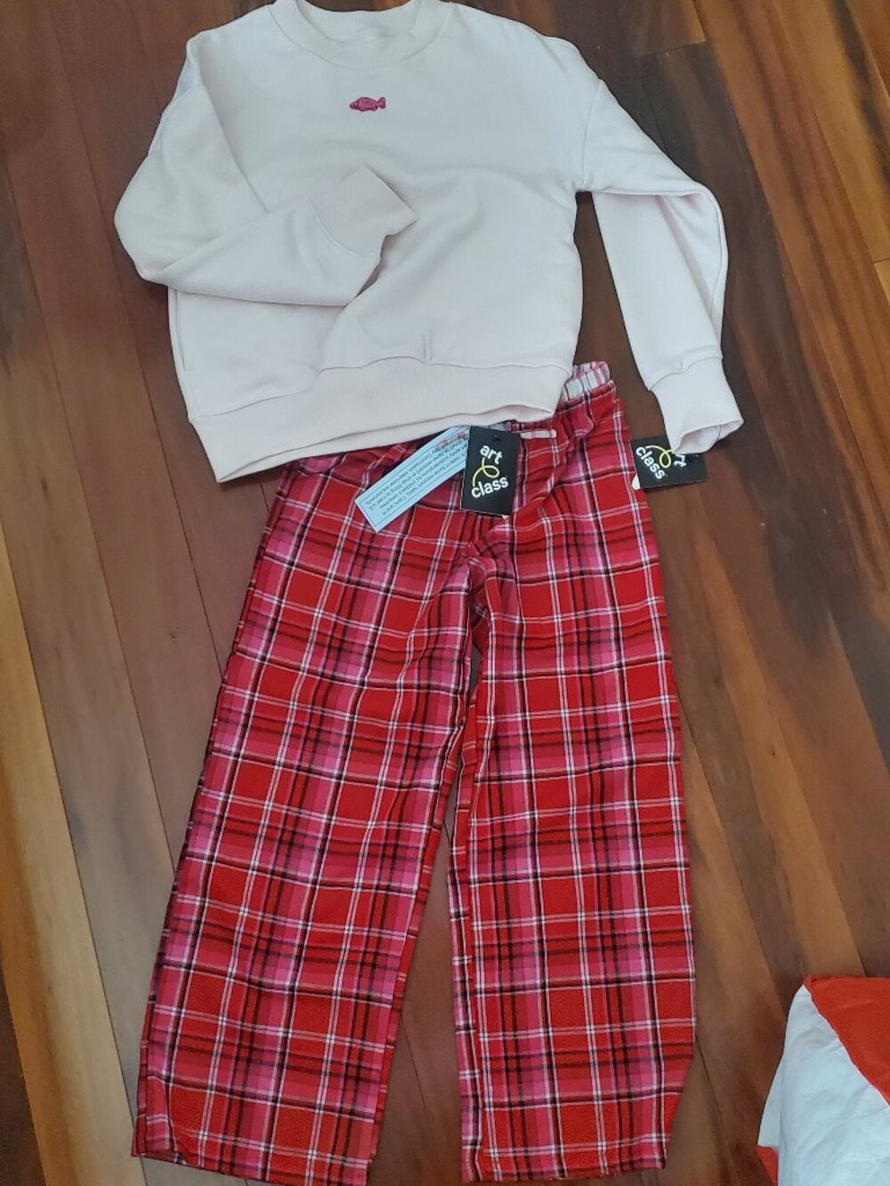 New Girl's Lounge set size 6-7